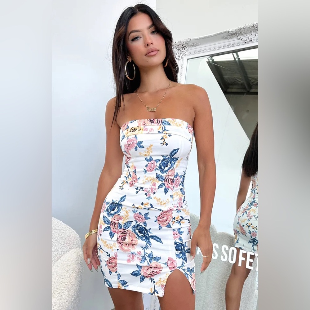 NWT That's So Fetch White Floral Charms Dress
